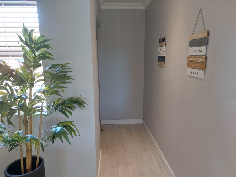 4 Bedroom Property for Sale in Hartenbos Landgoed Western Cape